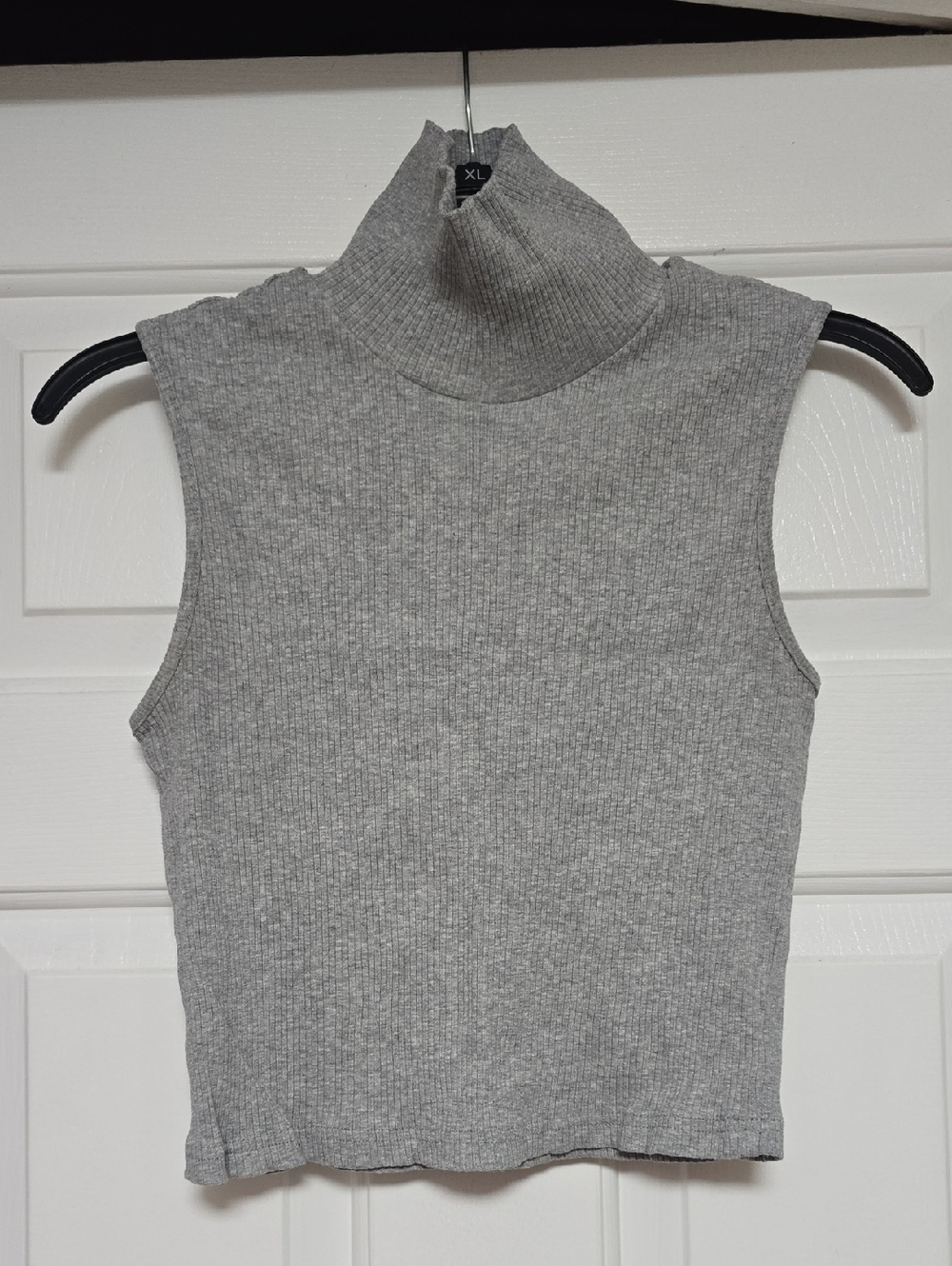 Sleeveless Ribbed Turtleneck Tank - Light Gray Size L